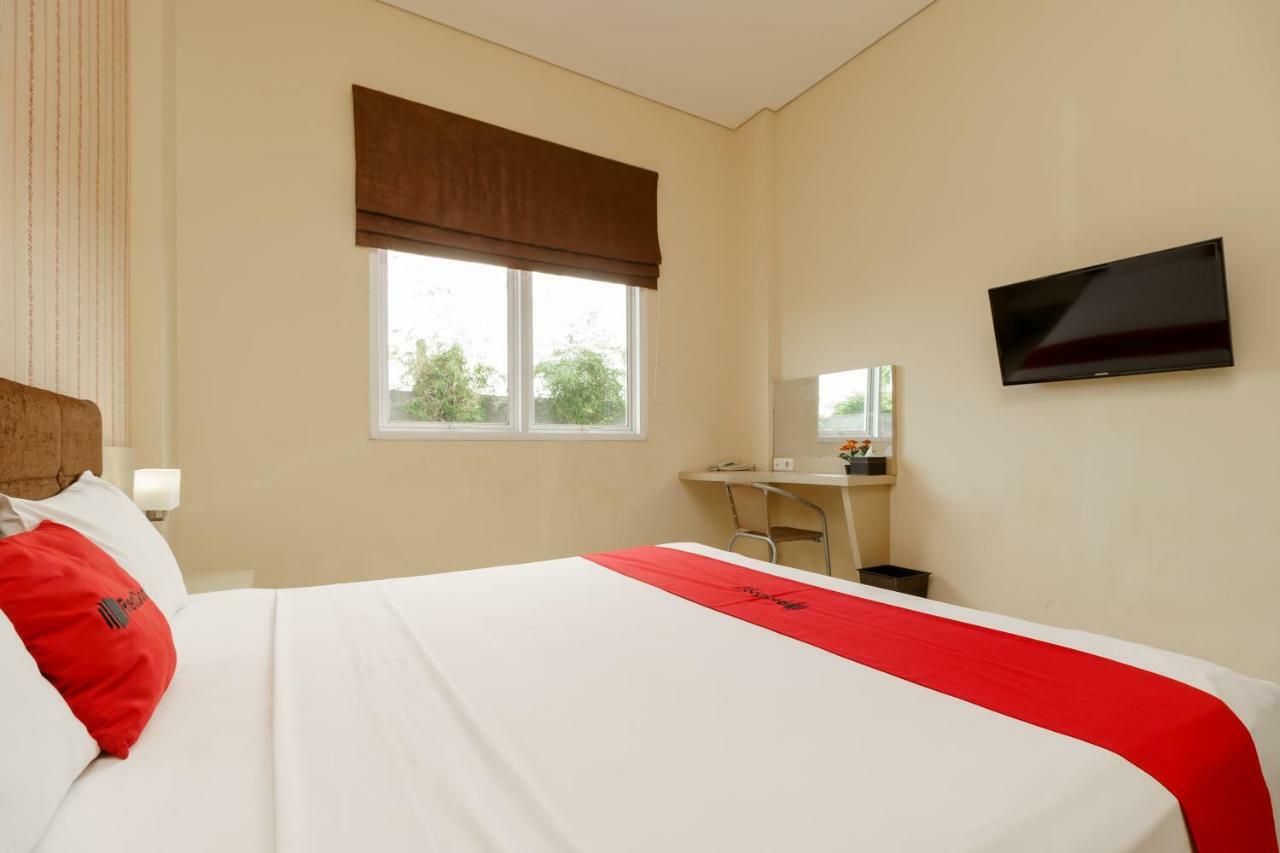 Reddoorz Plus Near Sangkareang Park Матарам Экстерьер фото